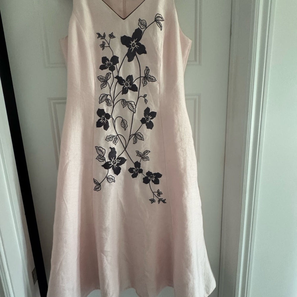 Chic Floral Embroidered Midi Dress - Light Pink and Black new